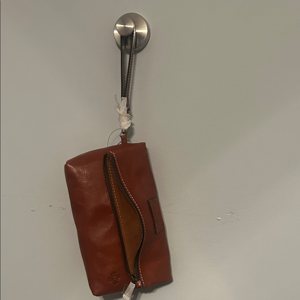 Magnetic style zip clutch bag. Never used, new with tag
